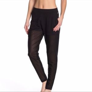 Alo Yoga jogger pant
